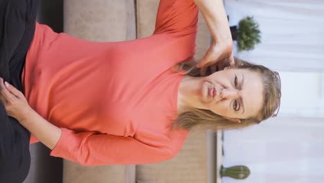 Vertical-video-of-Woman-with-itchy-ears.